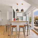 Апартаменты Little Bibi Terrace - Cote Des Basques And Private Garage *