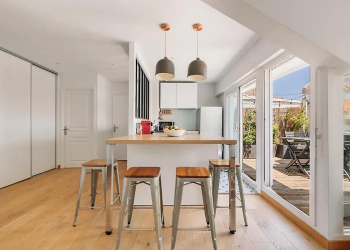 Apartment Little Bibi Terrace - Cote Des Basques And Private Garage *